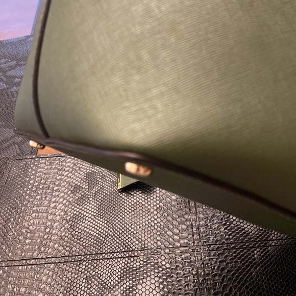 Kate spade tote , rare dark green . Excellent condition with matching wallet. - Picture 6 of 14